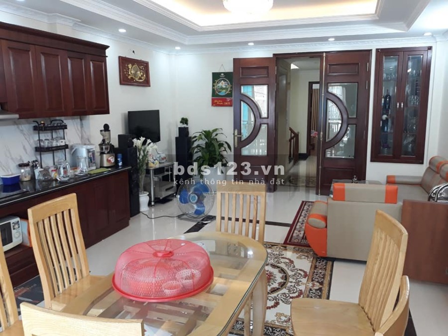 Bán nhà nguyên căn xe 7 chỗ vào nhà kinh doanh sầm uất, gần các trường đại học lớn