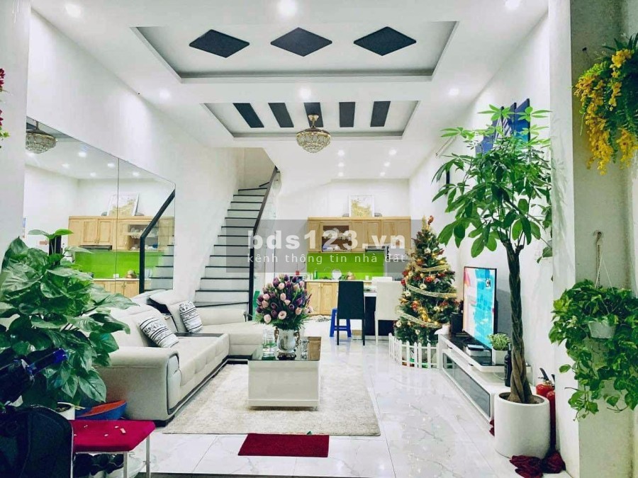 Bán gấp nhà Nguyễn Văn Cừ Quận Long Biên, ô tô đỗ cửa, kinh doanh khu an sinh cực tốt