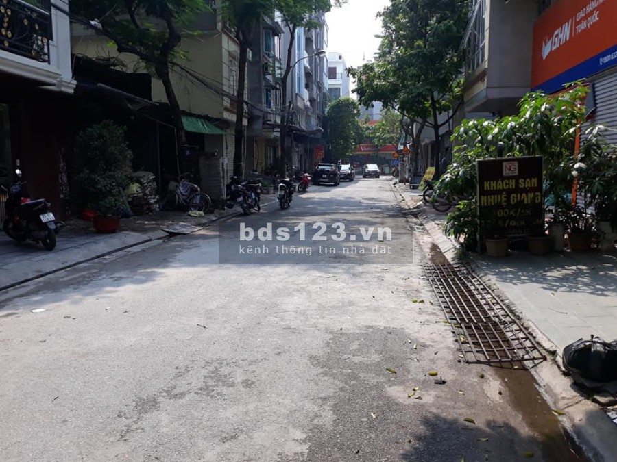 Bán nhà nguyên căn xe 7 chỗ vào nhà kinh doanh sầm uất, gần các trường đại học lớn
