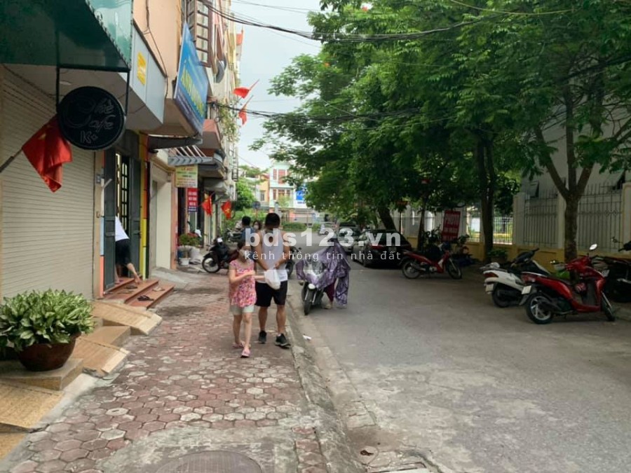 Phân lô, ô tô tránh, kinh doanh. Bán nhà Phố Chu Huy Mân, Long Biên. 44m, 5t, 4.8 tỷ.