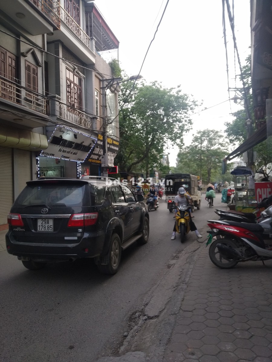 Bán nhà mặt phố Cầu Giấy, đường 10m, kinh doanh giá chỉ 7.5 tỷ sổ đỏ vuông đẹp