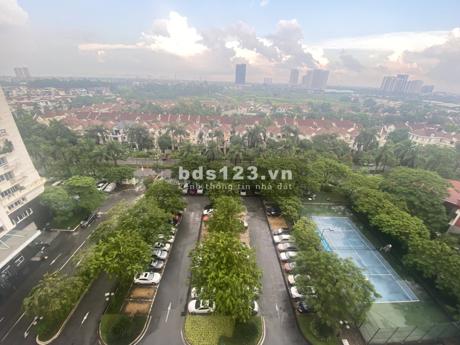Bán căn hộ E5 Ciputra: Tầng 10 dt 123m2 3 phòng ngủ đủ đồ ban công Đông Bắc giá 5.5 tỷ có thương lượng.