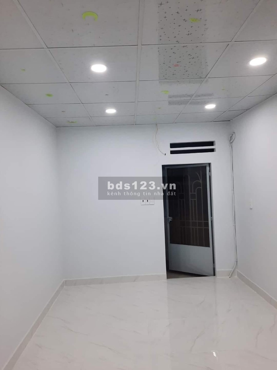 Nhà mới giá rẻ dtsd 60m2 1 trêt 2 lầu sổ hồng riêng, giá bán 2.3 tỷ, đường Lạc Long Quân, Tân Bình