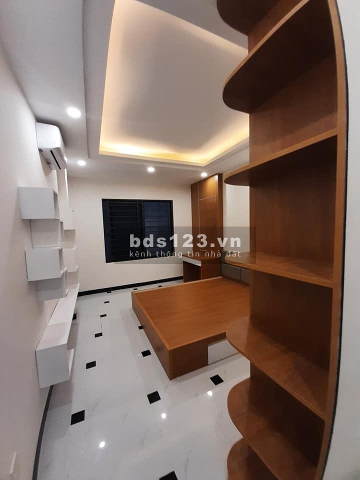 Bán nhà phân lô Đông Ngạc, khu an sinh tốt, giá rẻ, diện tích 30m2, giá bán 2.4 tỷ, lh 0942674325