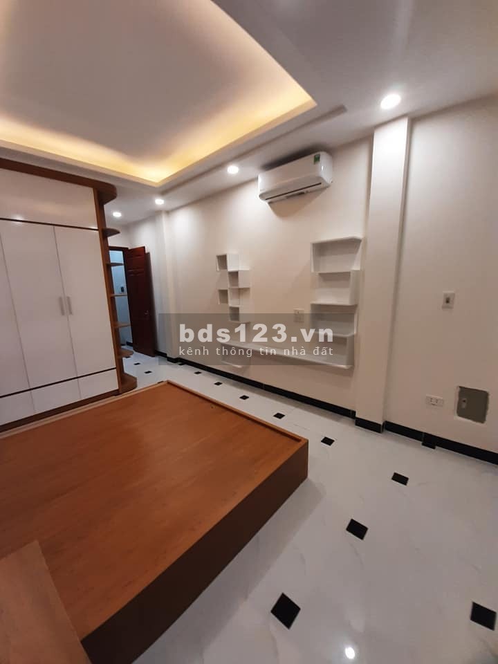 Bán nhà phân lô Đông Ngạc, khu an sinh tốt, giá rẻ, diện tích 30m2, giá bán 2.4 tỷ, lh 0942674325