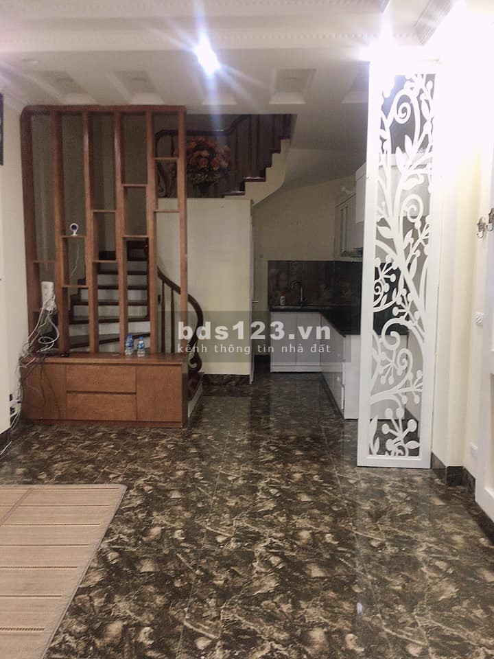 Bán gấp nhà nguyên căn gần cầu Vĩnh Tuy, phân lô ô tô đậu cửa giá bán 3.4 tỷ, lh 0904503658