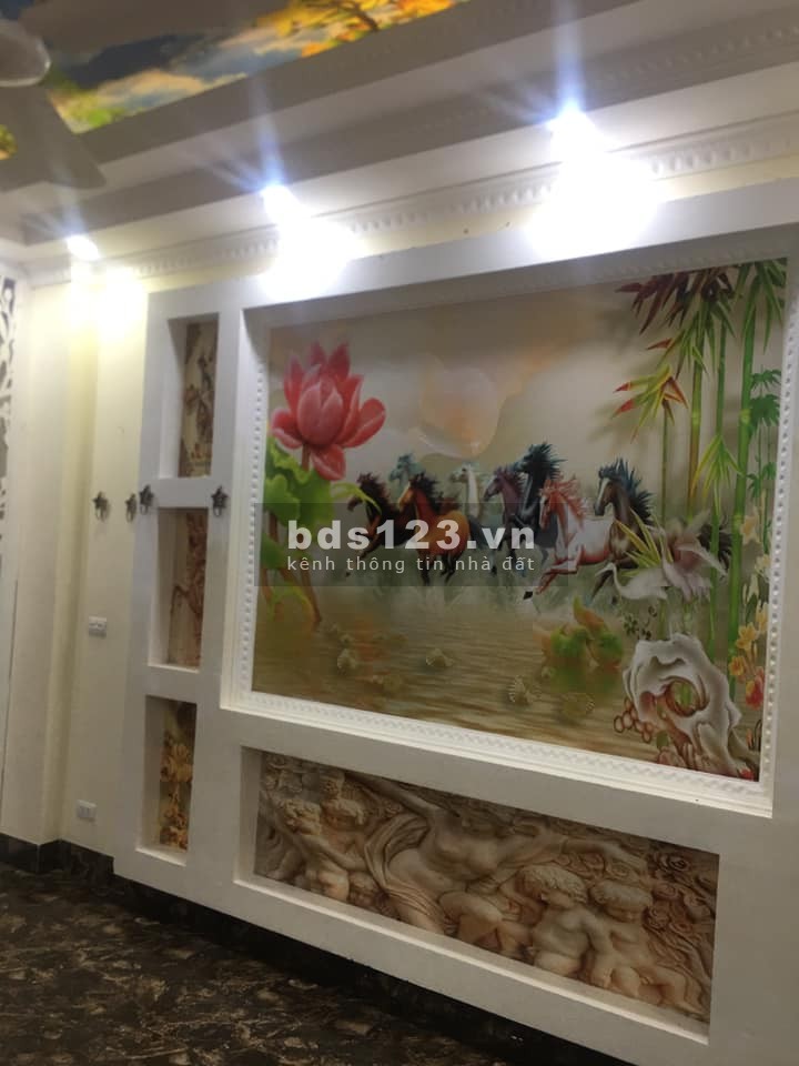 Bán gấp nhà nguyên căn gần cầu Vĩnh Tuy, phân lô ô tô đậu cửa giá bán 3.4 tỷ, lh 0904503658