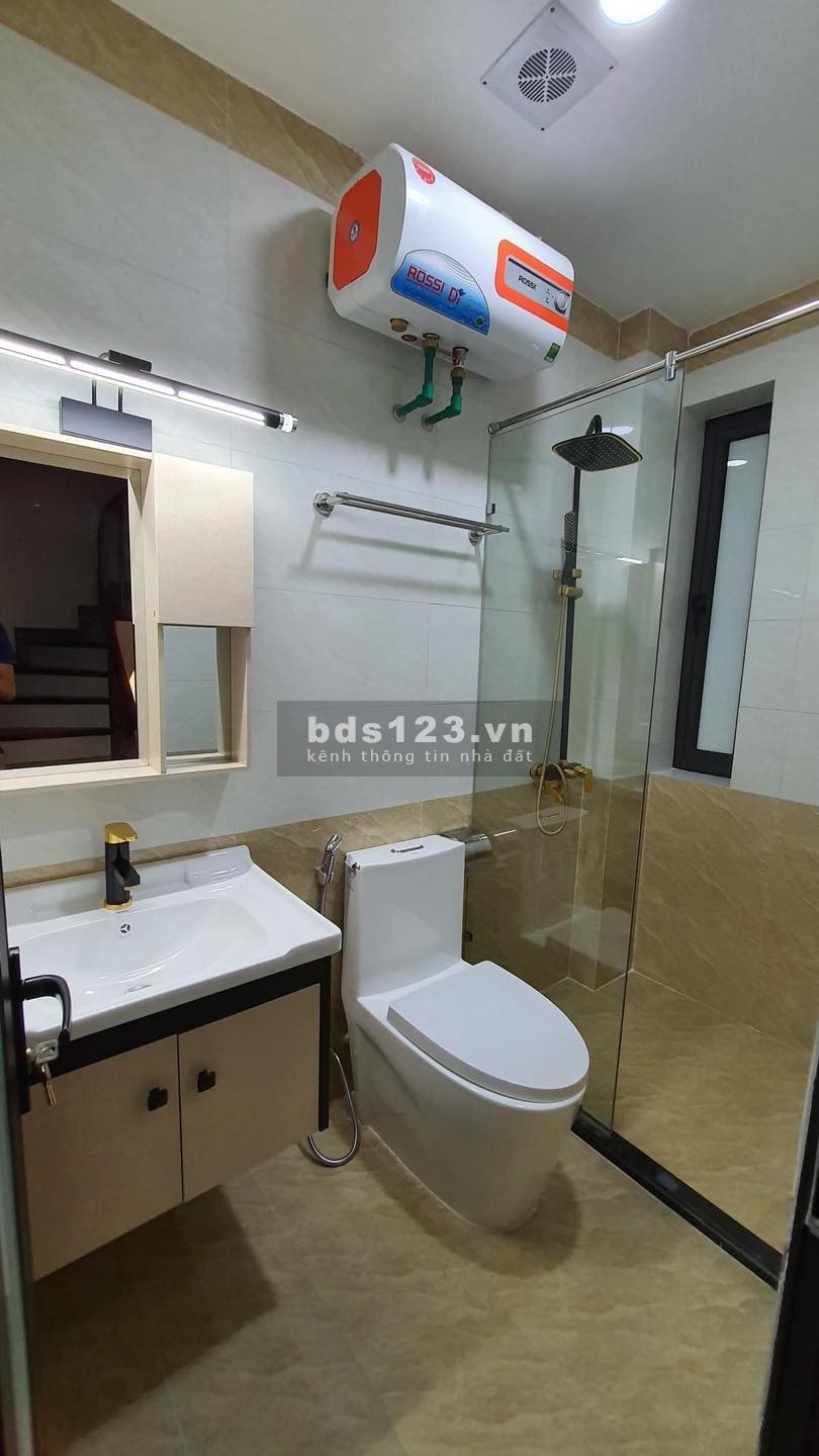 Nhà 5 tầng, dt 42m2 thiết kế đẹp ngõ 72 Dương Quảng Hàm mt 4m, gí chỉ 5,25 tỷ, LH 0392969999