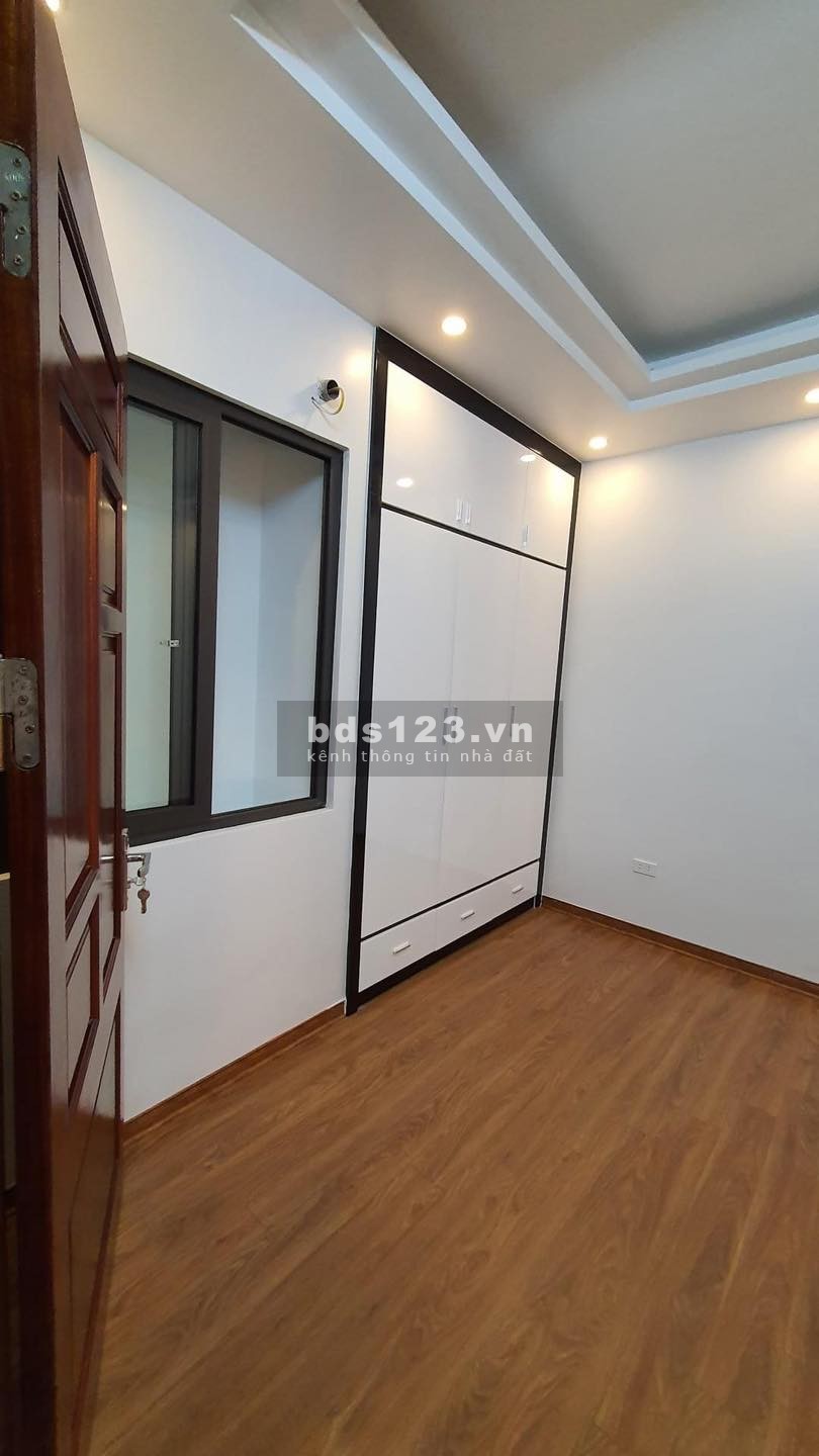 Nhà 5 tầng, dt 42m2 thiết kế đẹp ngõ 72 Dương Quảng Hàm mt 4m, gí chỉ 5,25 tỷ, LH 0392969999