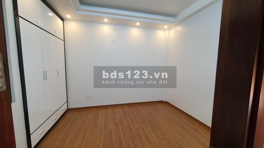 Nhà 5 tầng, dt 42m2 thiết kế đẹp ngõ 72 Dương Quảng Hàm mt 4m, gí chỉ 5,25 tỷ, LH 0392969999