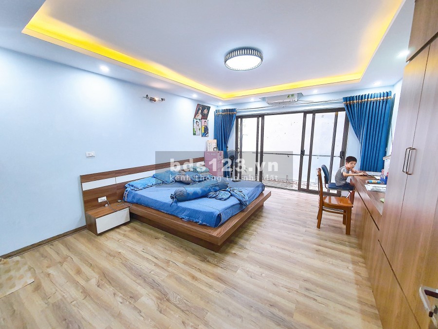 Giảm Giá nhà Trần Cung diện tích sử dụng 50m2 ngõ ô tô tránh đúc kiên cố 5 tầng thoáng