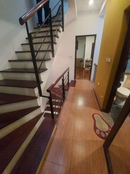 Nhà Hoàng Ngân, Nhà gần Phố - Thiết kế đẹp, Thông số vàng- Martit đỗ cửa