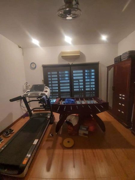 Nhà Hoàng Ngân, Nhà gần Phố - Thiết kế đẹp, Thông số vàng- Martit đỗ cửa
