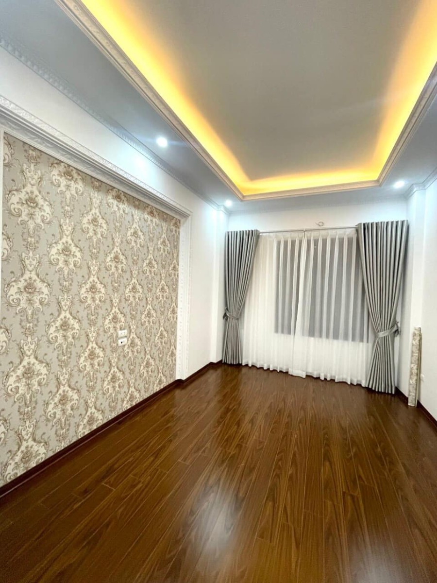 Bán nhà Cầu Giấy nhỉnh 5 tỷ, phân lô gần ô tô, nhà chủ tự xây hơn 402m, nhiều phòng ngủ