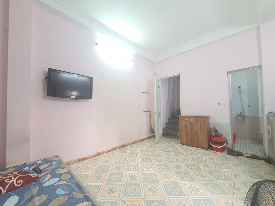 Bán nhà phố Hào Nam, ô tô đỗ cửa, diện tích sử dụng 32m2 đúc 5 tầng, giá bán 3.65 tỷ