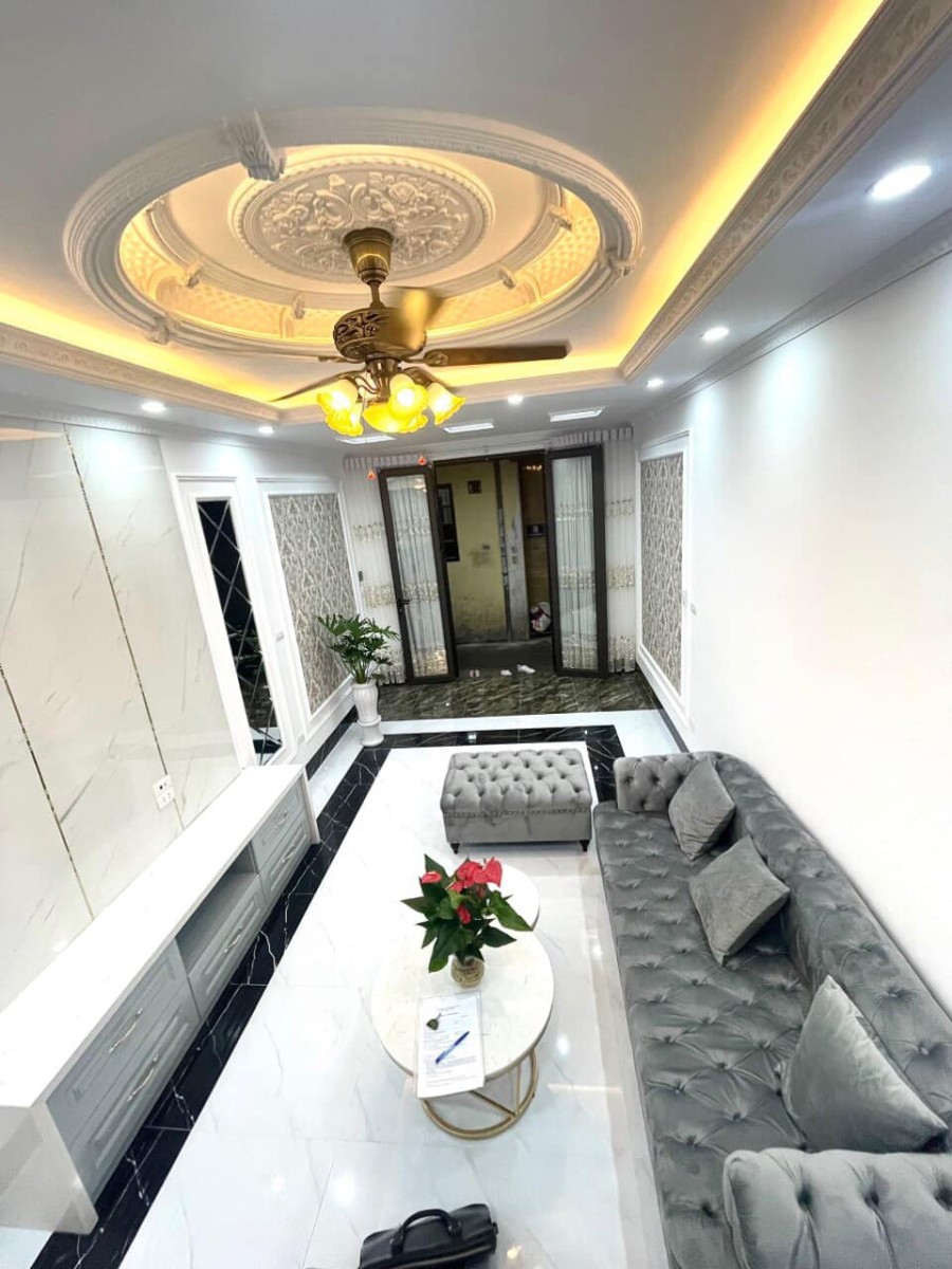 Bán nhà Cầu Giấy nhỉnh 5 tỷ, phân lô gần ô tô, nhà chủ tự xây hơn 402m, nhiều phòng ngủ