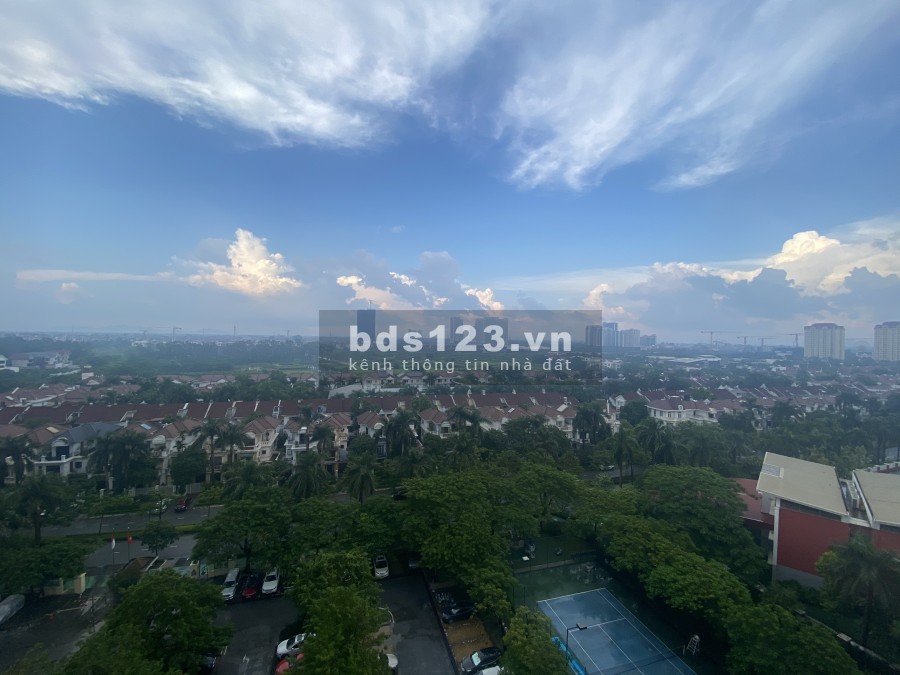 Bán căn hộ E5 Ciputra: Tầng 10 dt 123m2 3 phòng ngủ đủ đồ ban công Đông Bắc giá 5.5 tỷ có thương lượng.
