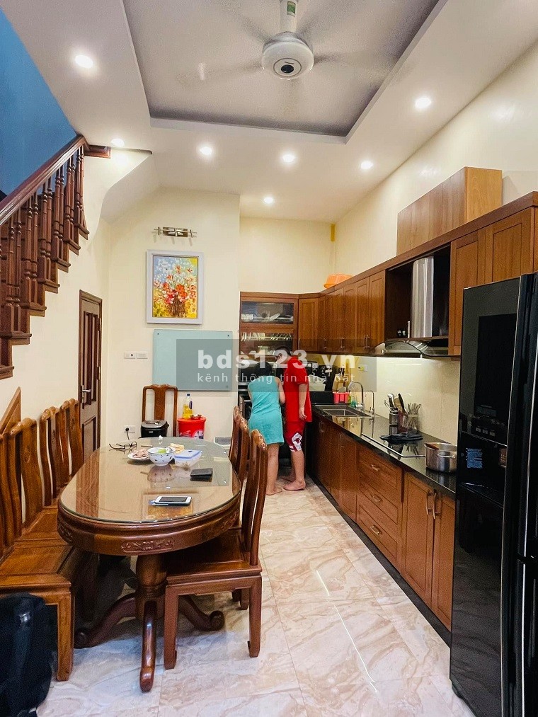 Bán nhà nhỉnh 2 tỷ diện tích sủ dụng 36m2, 5 tầng đúc bê tông mt 4m, hàng xóm Aeon Mall,