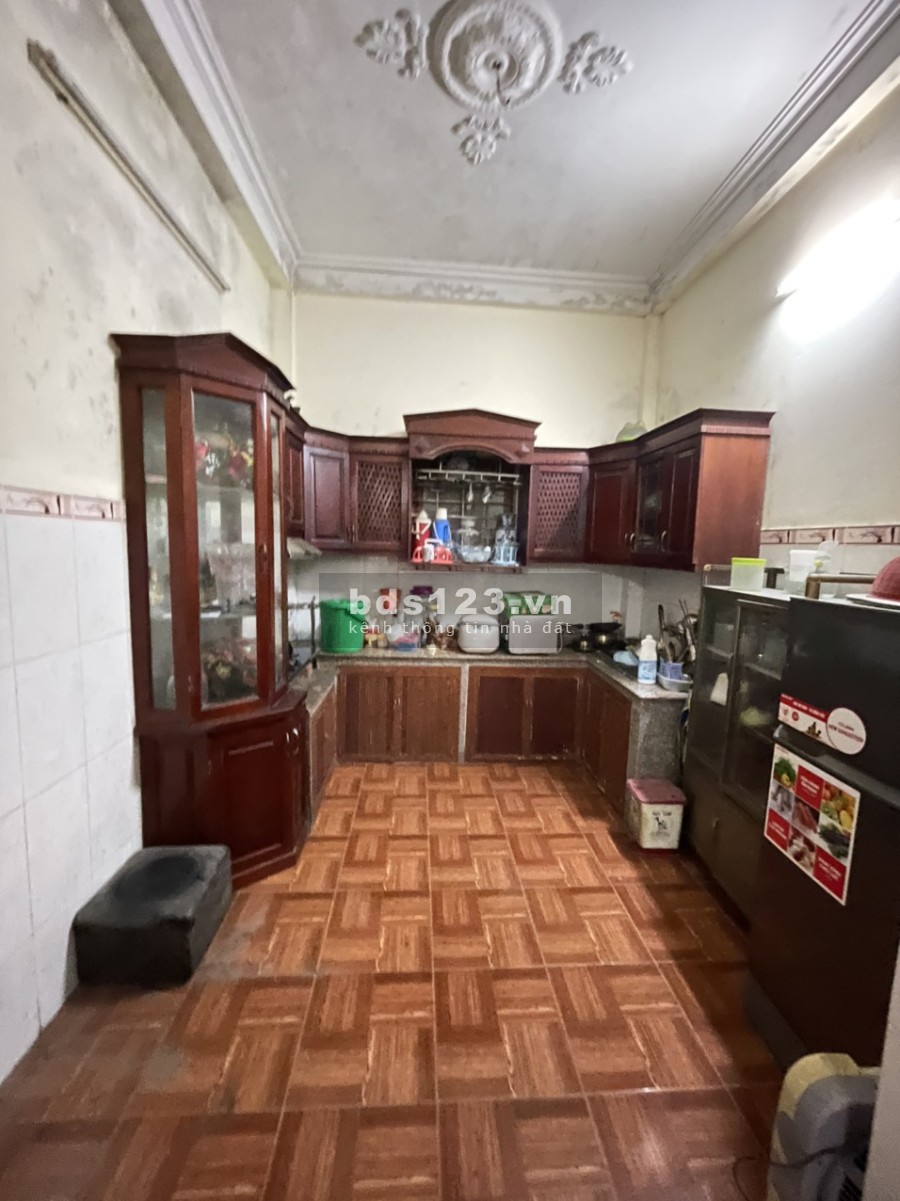 Bán nhà Lĩnh Nam Hoàng Mai, ô tô đầu ngõ dtsd 4m2, 4 tầng đúc, giá nhỉnh 2 tỷ, sổ sẵn chính chủ