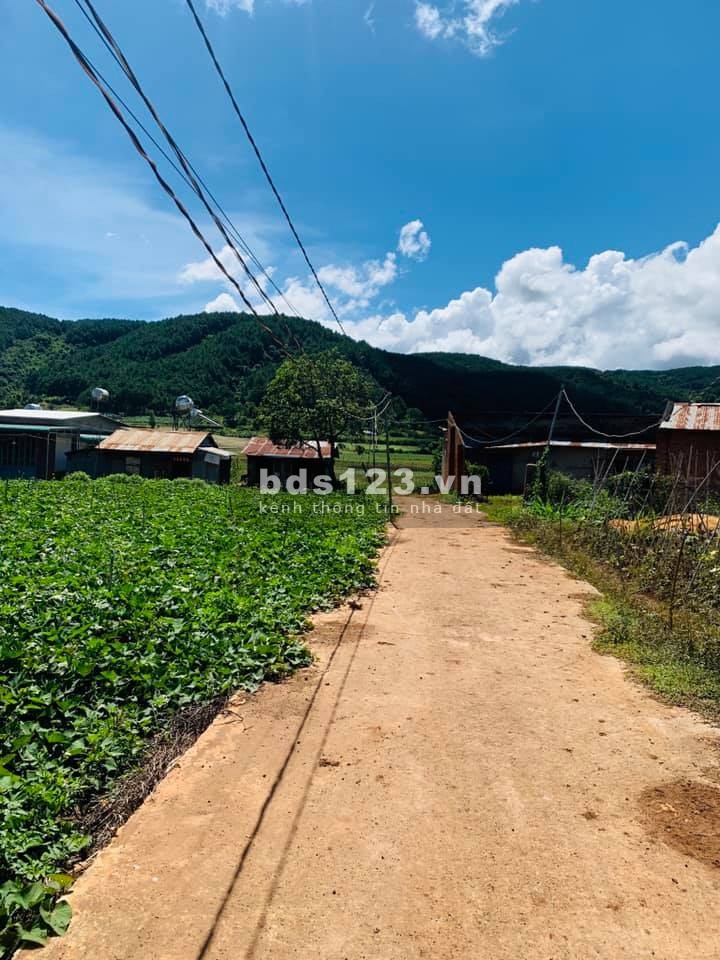 Bán 560m2 lô đất đẹp Mê Linh, giá bán 670 triệu, đường ô tô 4m, view đồi giá tốt đầu tư