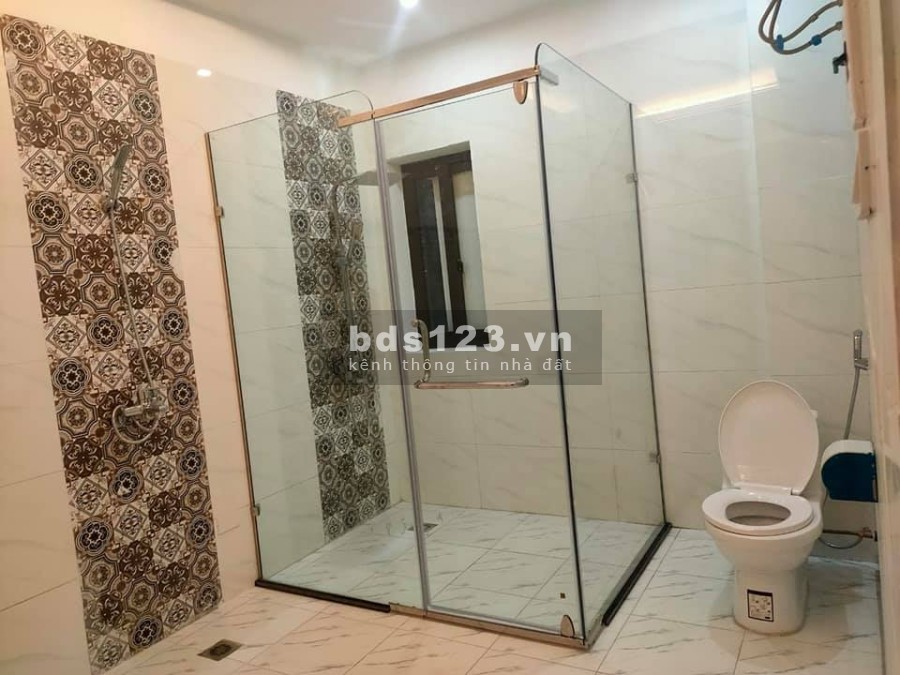 Gía bán nhỉnh 3 tỷ, có ngay nhà đẹp 5 tầng, rộng gần 40m2 giữa phố Đường Láng.