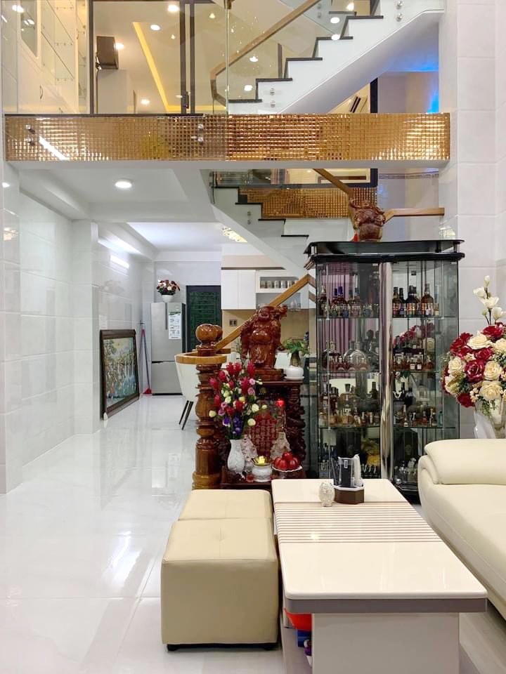 Nhà bán gần mặt tiền đường Hưng Phú Phường 10 Quận 8, sổ hồng hoàn công giá tốt