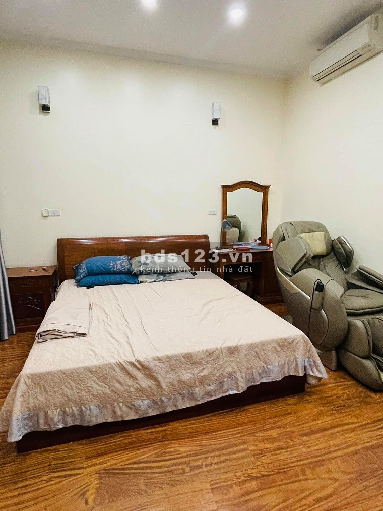 Bán nhà nhỉnh 2 tỷ diện tích sủ dụng 36m2, 5 tầng đúc bê tông mt 4m, hàng xóm Aeon Mall,