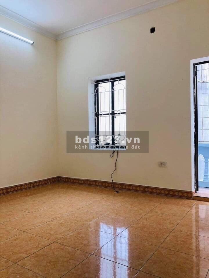 Bán nhà như bán đất tại Lĩnh Nam 39m2, mặt tiền 4m giá chỉ có 2.4 tỷ.