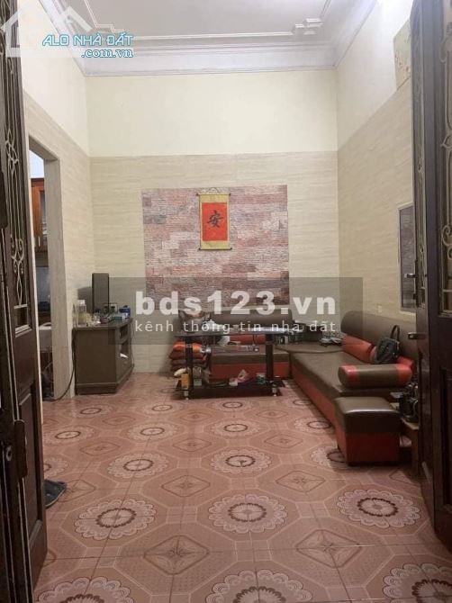 Bán nhà 3T phố Khương Trung, 35m2 mặt ngõ 3 gác, cách ô tô 20m, giá 3,2 tỷ