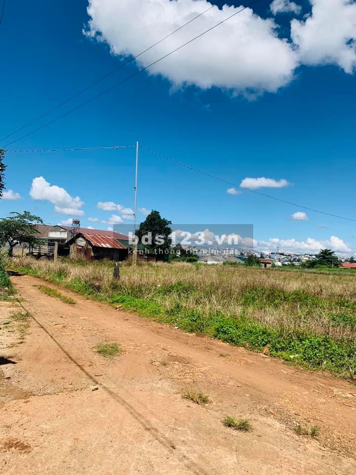 Bán 560m2 lô đất đẹp Mê Linh, giá bán 670 triệu, đường ô tô 4m, view đồi giá tốt đầu tư