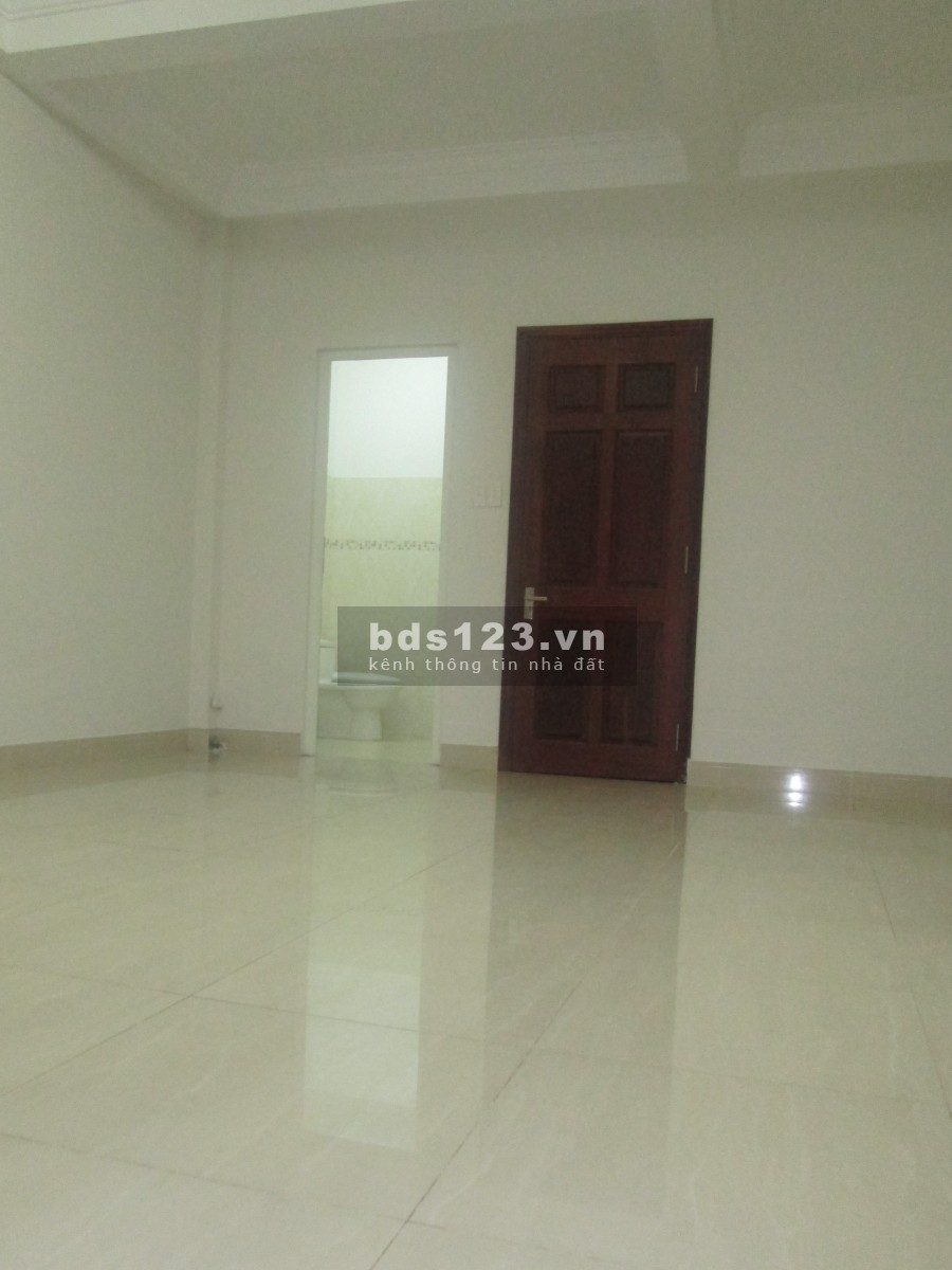 Phòng trọ đẹp giá rẻ thuộc vùng xanh diện tích 35m2 có ban công quận 3 tiện ích đầy đủ