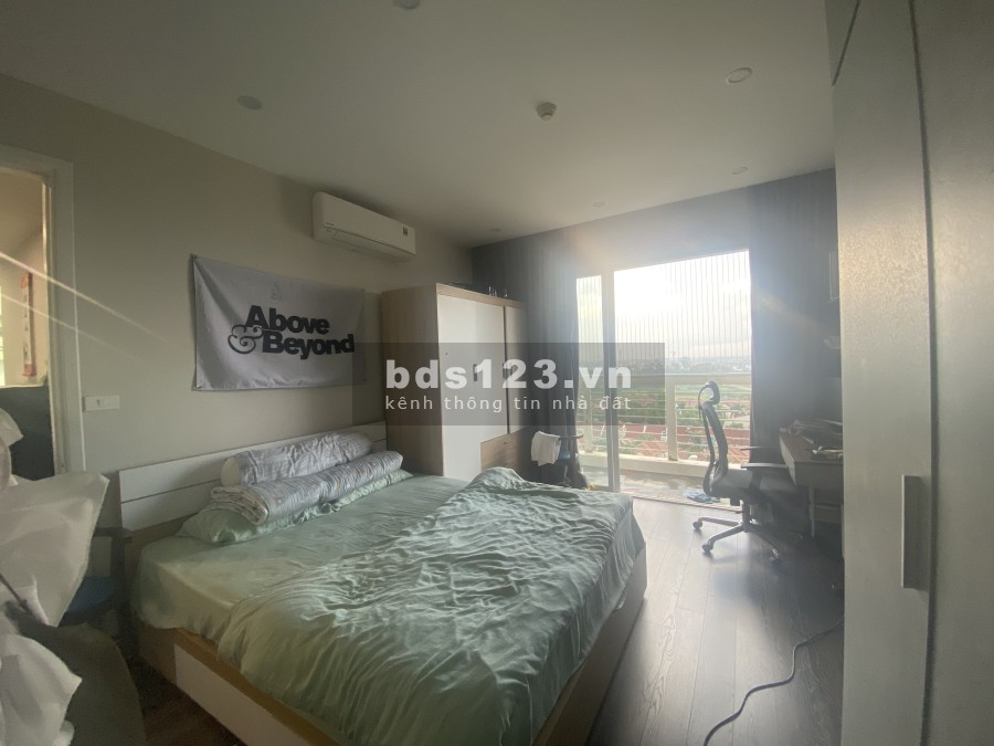 Bán căn hộ E5 Ciputra: Tầng 10 dt 123m2 3 phòng ngủ đủ đồ ban công Đông Bắc giá 5.5 tỷ có thương lượng.