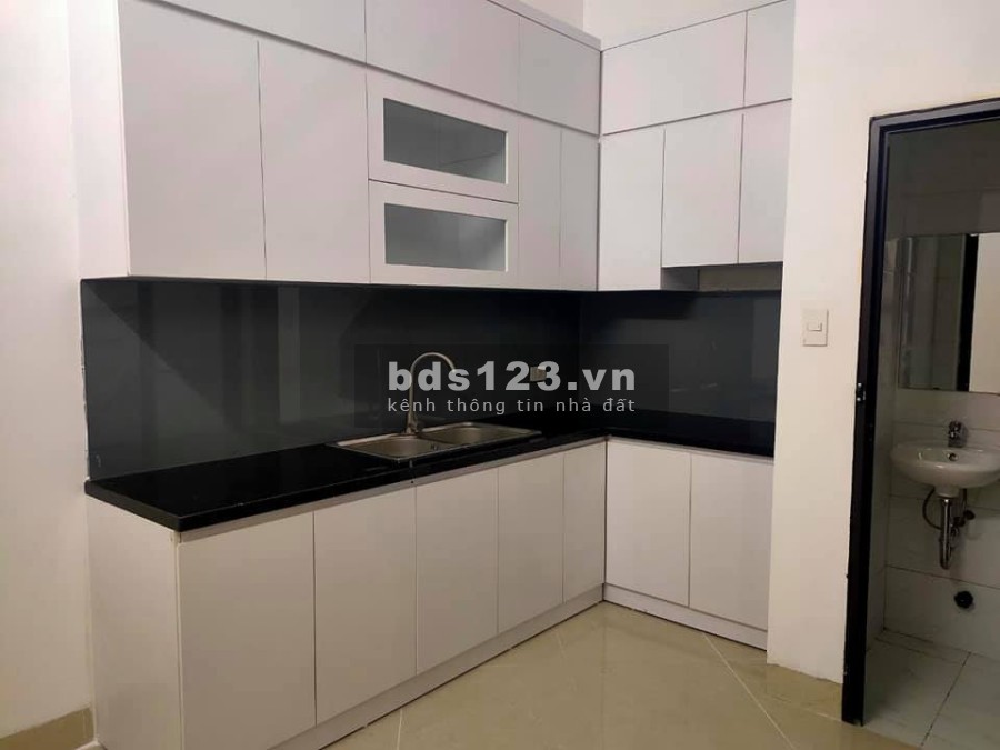 Gía bán nhỉnh 3 tỷ, có ngay nhà đẹp 5 tầng, rộng gần 40m2 giữa phố Đường Láng.