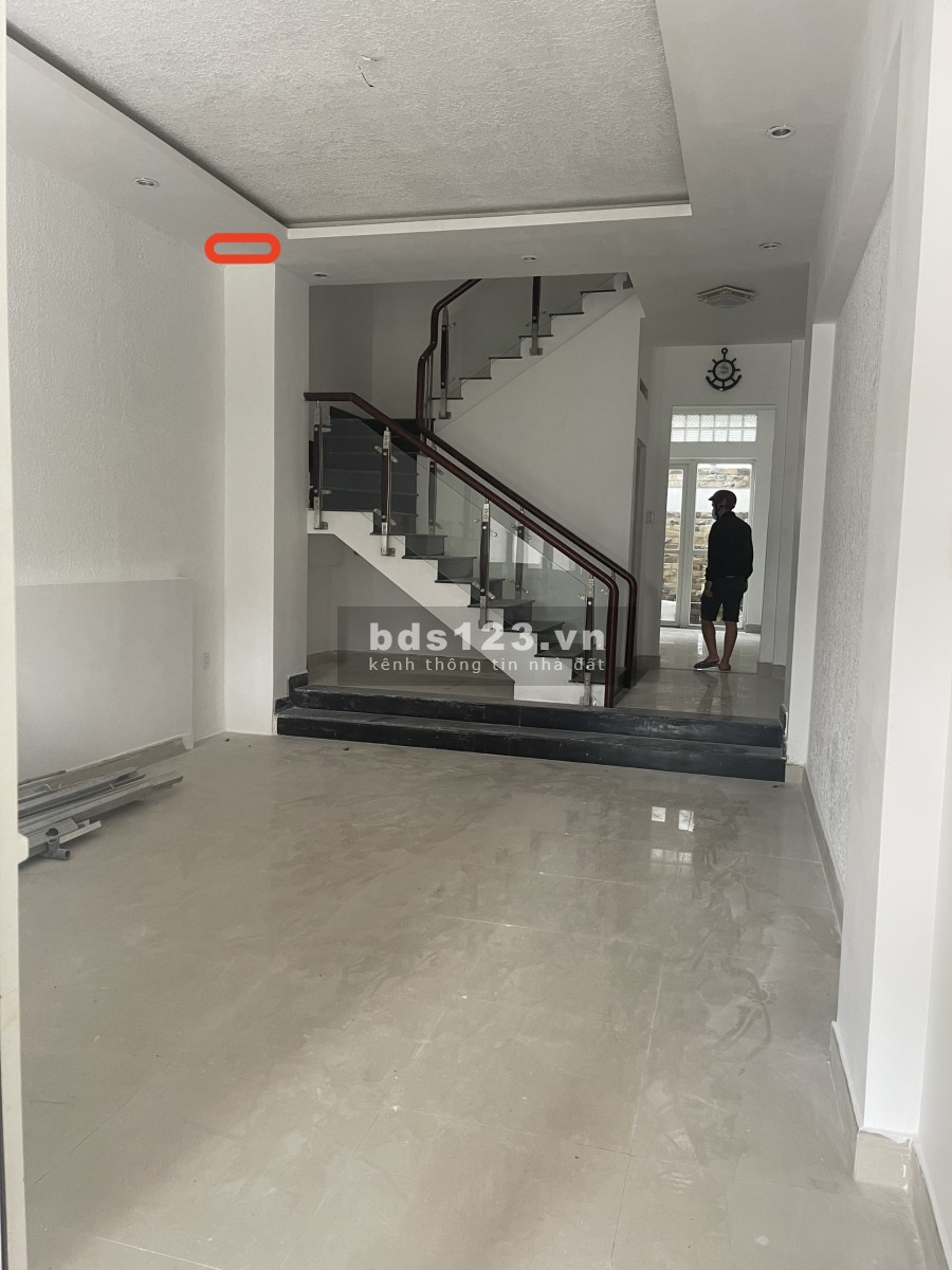 Cho thuê nhà hẻm xe hơi Đặng Thuỳ Trâm 4.5x20m, 1trệt, 3lầu. 7pn, 7wc. Giá23tr/th.
