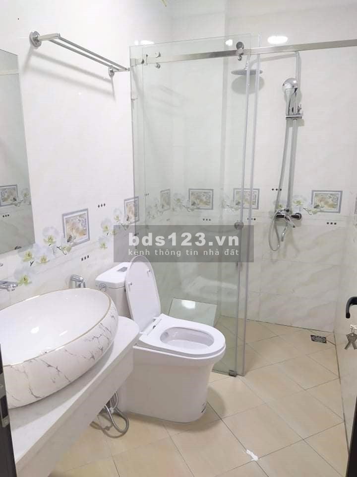 Bán nhà nhỉnh 2 tỷ diện tích sủ dụng 36m2, 5 tầng đúc bê tông mt 4m, hàng xóm Aeon Mall,