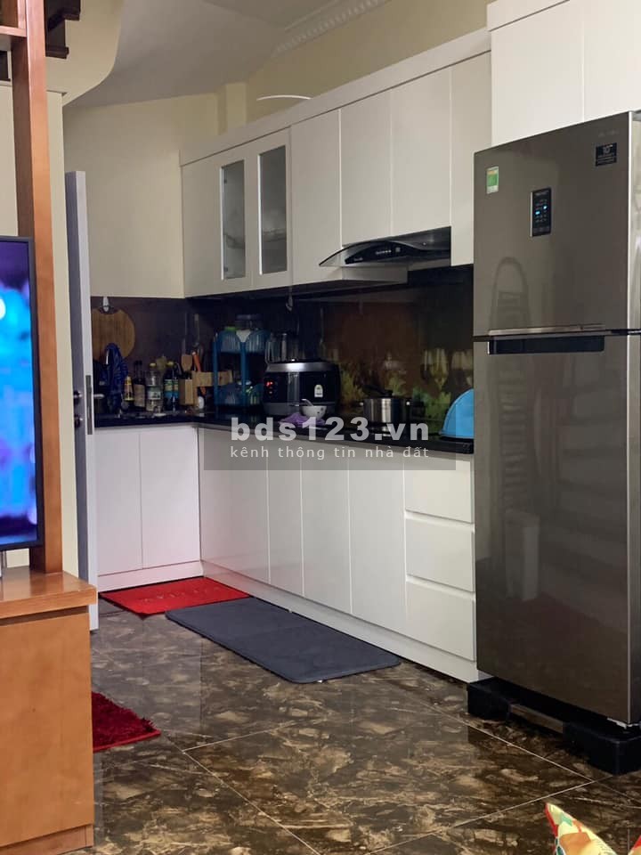 Bán gấp nhà nguyên căn gần cầu Vĩnh Tuy, phân lô ô tô đậu cửa giá bán 3.4 tỷ, lh 0904503658