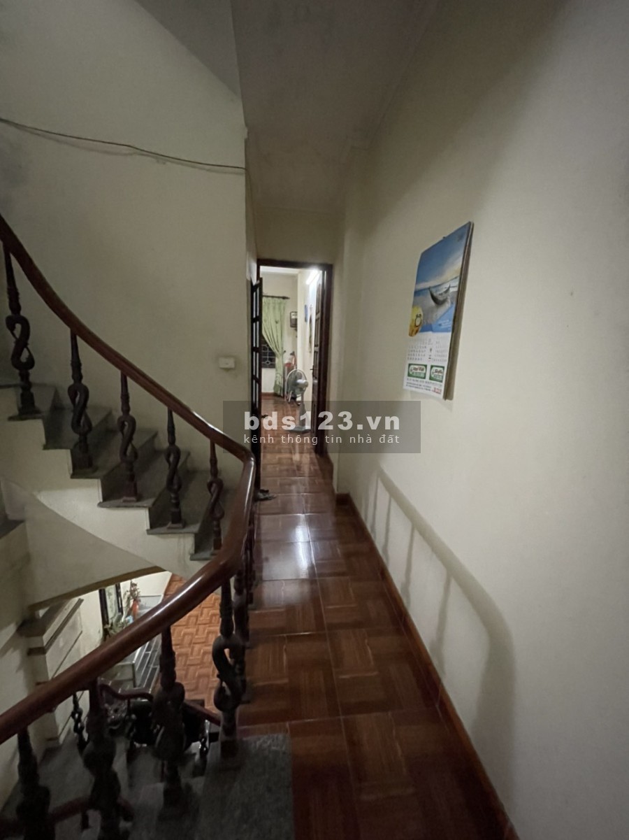 Bán nhà Lĩnh Nam Hoàng Mai, ô tô đầu ngõ dtsd 4m2, 4 tầng đúc, giá nhỉnh 2 tỷ, sổ sẵn chính chủ