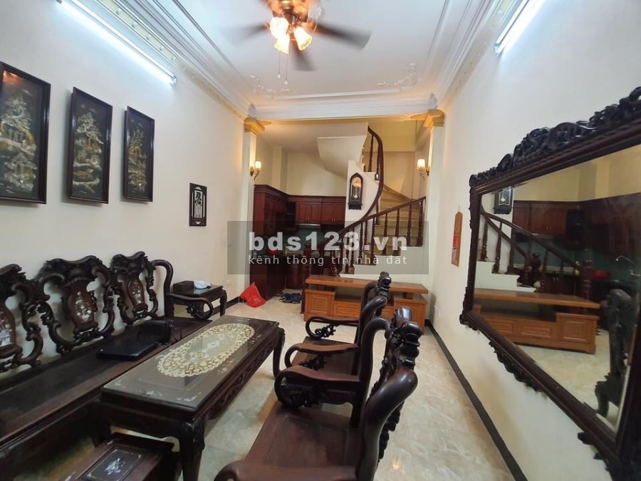 Bán nhà siêu phẩm Hai Bà Trưng, cách ô tô 30m nhà đẹp diệntifchs 30m2, 4 tầng, giá gần 3 tỷ