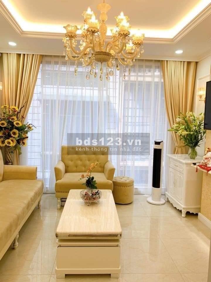 Bán nhà mặt phố Cầu Giấy, đường 10m, kinh doanh giá chỉ 7.5 tỷ sổ đỏ vuông đẹp