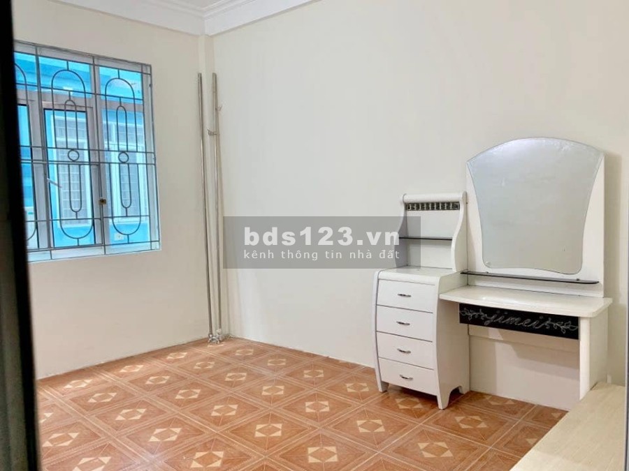 Bán gấp nhà ngõ 132 Quận Cầu Giấy, mới đẹp 6 tầng đúc, ngõ rộng giá ban chỉ nhỉnh 4 tỷ