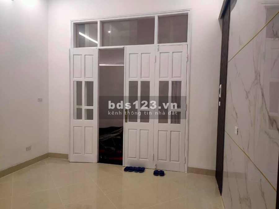 Gía bán nhỉnh 3 tỷ, có ngay nhà đẹp 5 tầng, rộng gần 40m2 giữa phố Đường Láng.