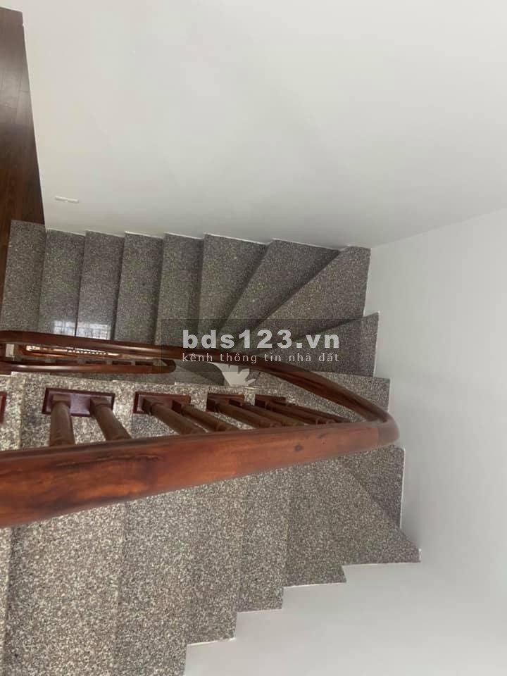 Nhà tuyệt đẹp trong ngõ Cầu Giấy diện tích 40.5/45m2 4 tầng, mặt tiền 3.5m, giá bán 5.3 tỷ