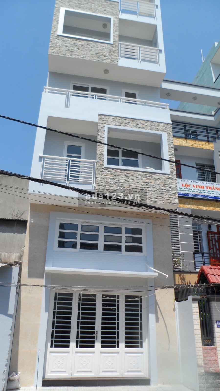 Phòng trọ đẹp giá rẻ thuộc vùng xanh diện tích 35m2 có ban công quận 3 tiện ích đầy đủ
