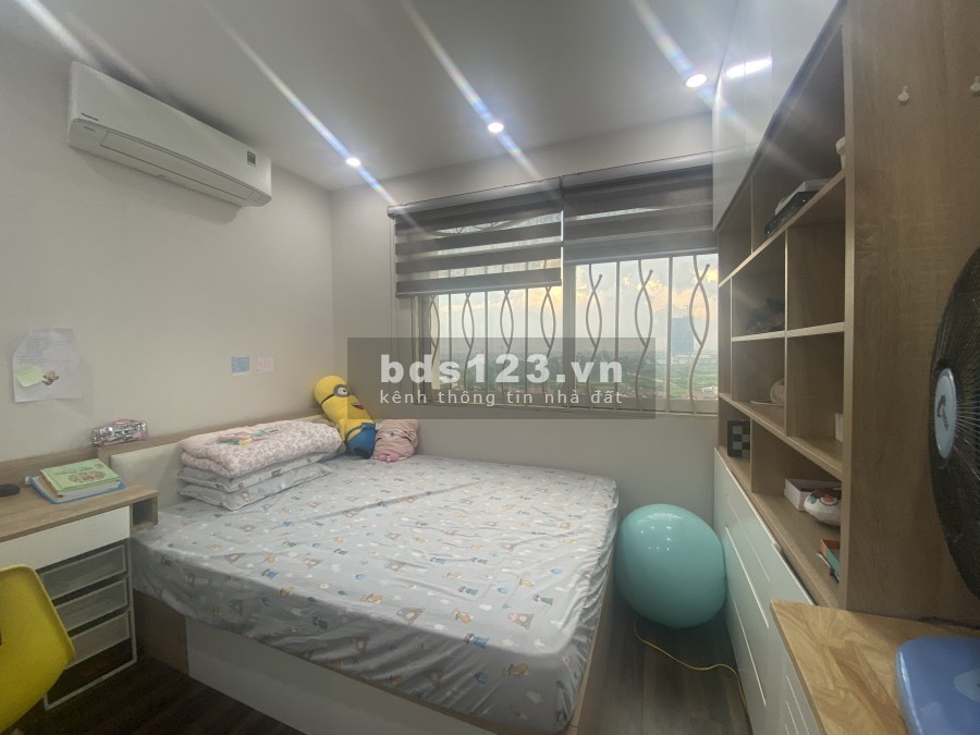 Bán căn hộ E5 Ciputra: Tầng 10 dt 123m2 3 phòng ngủ đủ đồ ban công Đông Bắc giá 5.5 tỷ có thương lượng.