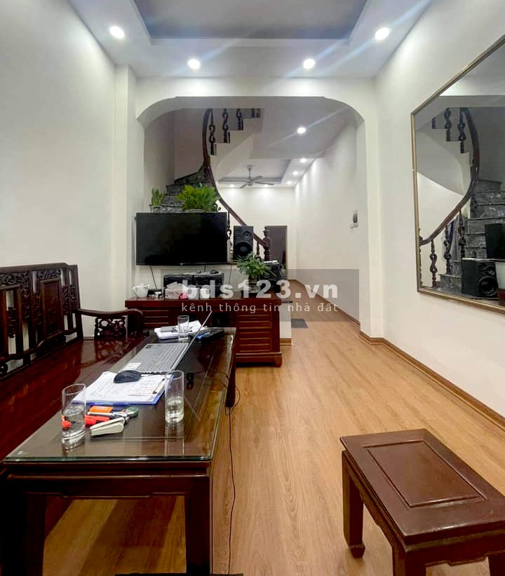 Bán nhà Nguyễn Xiển, phân lô Kinh Doanh đỉnh, diện tích 40m2, giá bán 4.5 tỷ, lh 0886454992