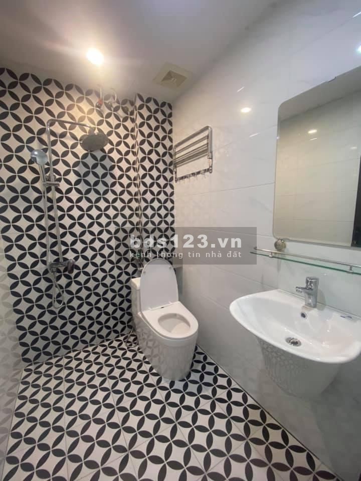 Nhà tuyệt đẹp trong ngõ Cầu Giấy diện tích 40.5/45m2 4 tầng, mặt tiền 3.5m, giá bán 5.3 tỷ