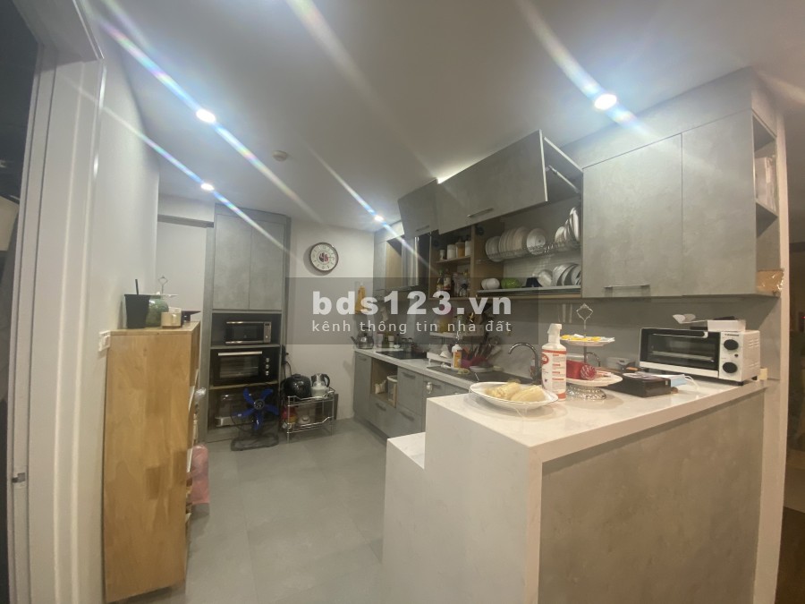 Bán căn hộ E5 Ciputra: Tầng 10 dt 123m2 3 phòng ngủ đủ đồ ban công Đông Bắc giá 5.5 tỷ có thương lượng.