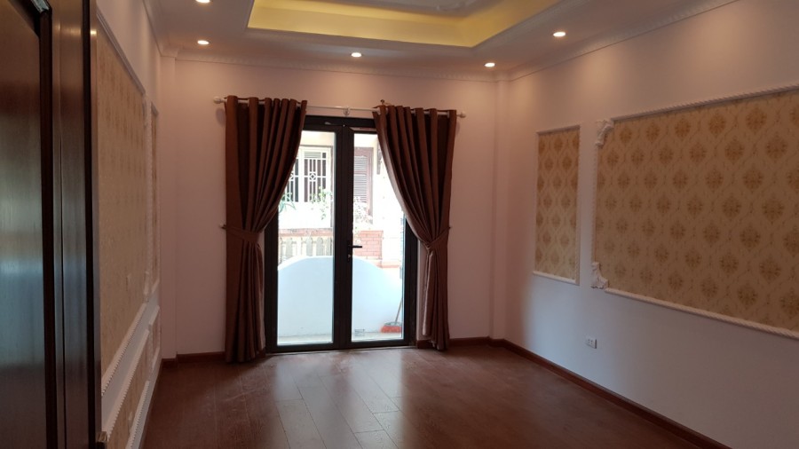 Bán nhà 5 tầng mới đẹp ngõ phố Tôn Thất Tùng, Đống Đa, gần Đại Học Y, ô tô đỗ sát nhà, giá 4.2 tỷ