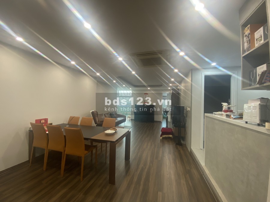 Bán căn hộ E5 Ciputra: Tầng 10 dt 123m2 3 phòng ngủ đủ đồ ban công Đông Bắc giá 5.5 tỷ có thương lượng.