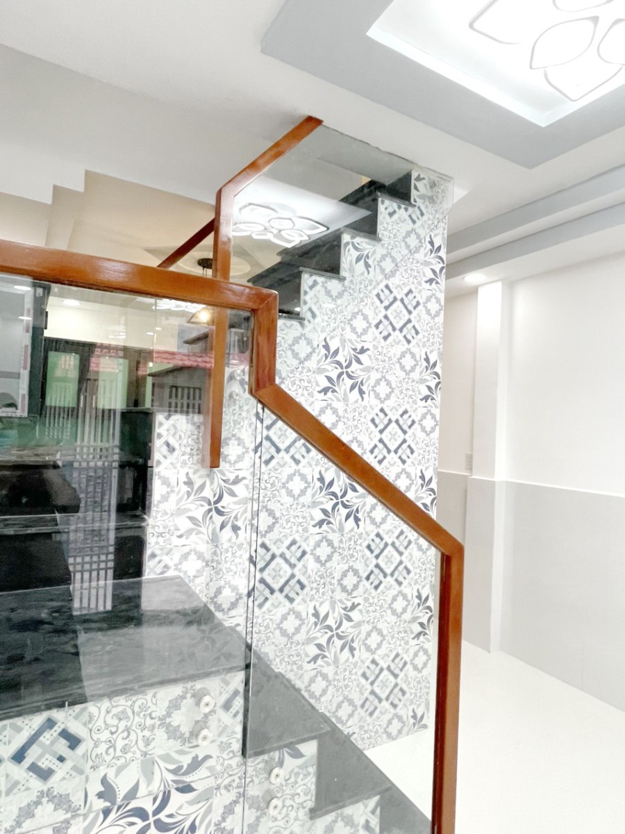 Nhà lầu 2PN hẻm số 5 đường Võ Trứ Phường 9 Quận 8